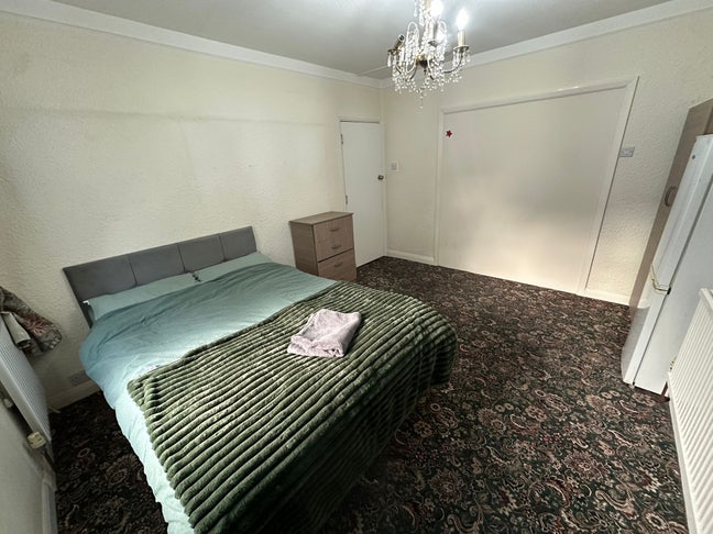 🛏️ Large Double Room to Let in- Kingsbury Main Photo