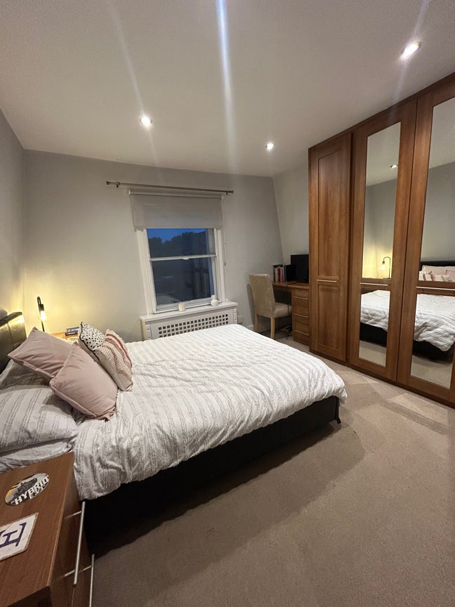 Double Bedroom with en-suite  Main Photo
