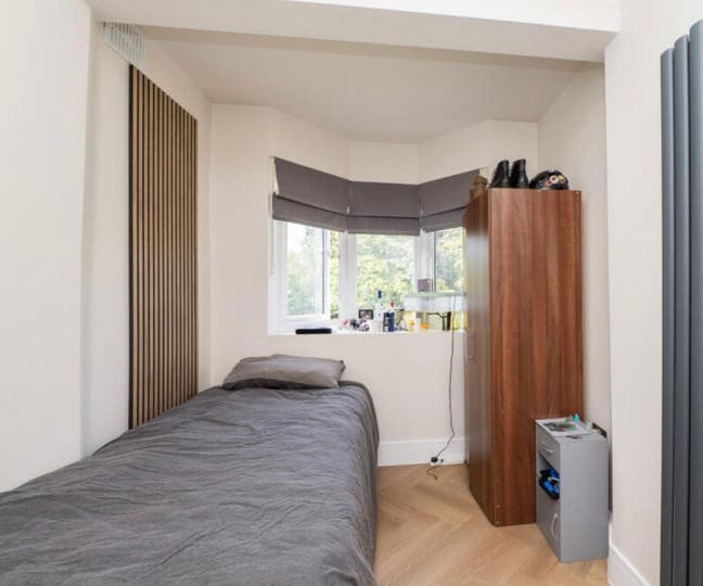 Affordable room for rent Morden Main Photo