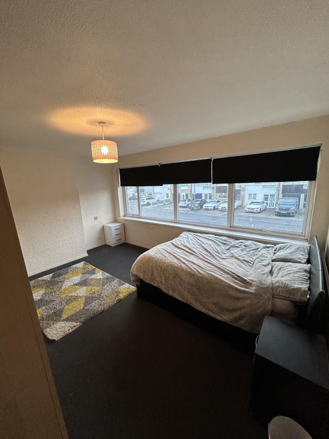 Large Double Room to Rent Main Photo
