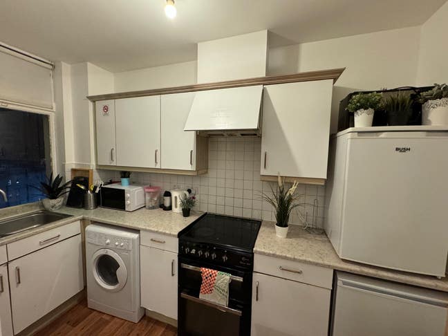 Nice large dbl room super location Main Photo