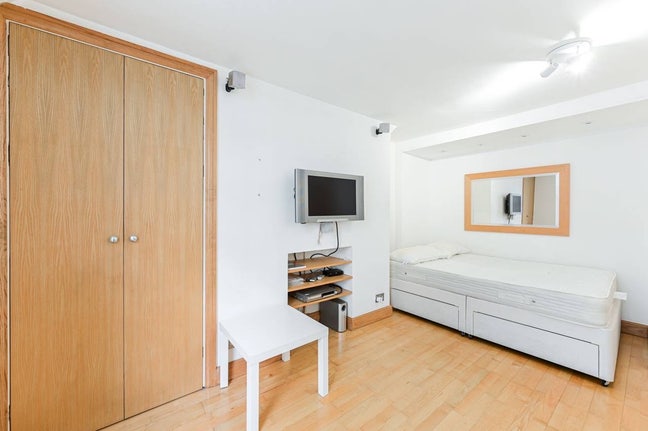 SHORT LET Studio flat near Victoria Main Photo