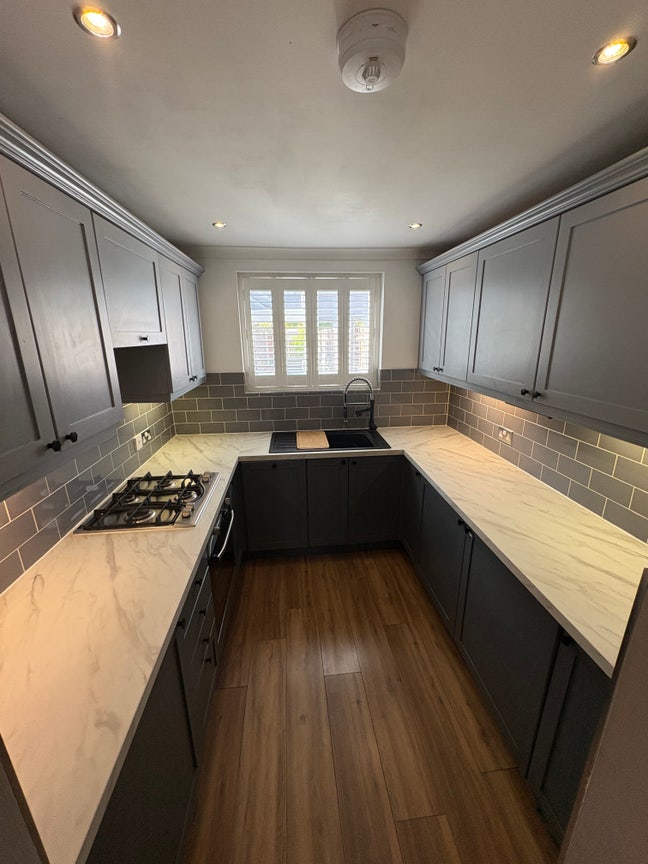 3 bedroom house Main Photo