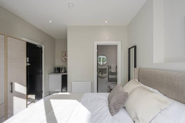 🐝🤗🤩Brand New Ensuite Room & Kitchenette!🤩🤗🐝 Main Photo