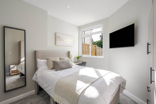 Brand New Room-with Private Kitchenette & Ensuite  Main Photo