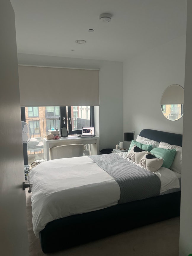 Double room available in Royal Wharf  Main Photo
