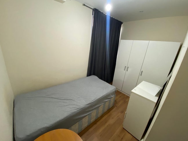 🛏️ Small Single Room to Let in- Wembley Park Main Photo