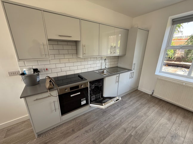 Five bedroom property to rent  Main Photo