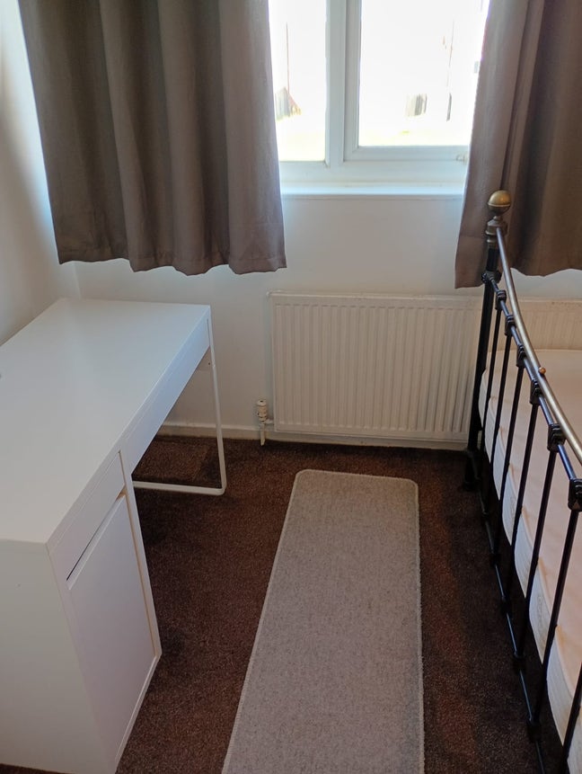Double bedroom in a well looked after house  Main Photo