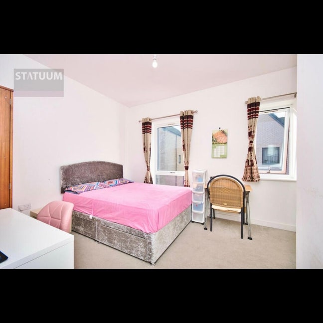 Large double room near Hainault Station  Main Photo