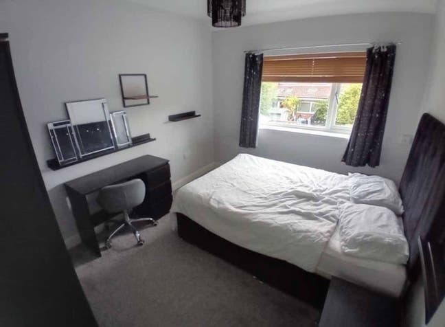 Spare room to rent Main Photo