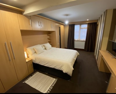 Fantastic **En-Suit Available  (No Students) Main Photo