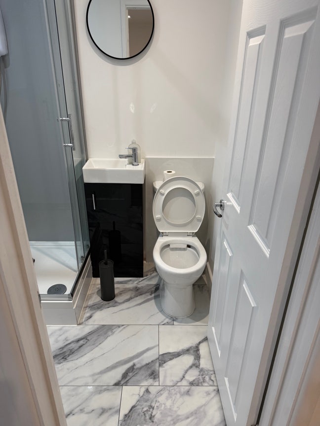 Newly built 1-bed studio flat & fully furnished.  Main Photo