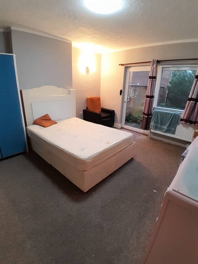 1 or 2 Rooms available in house NG7 Main Photo