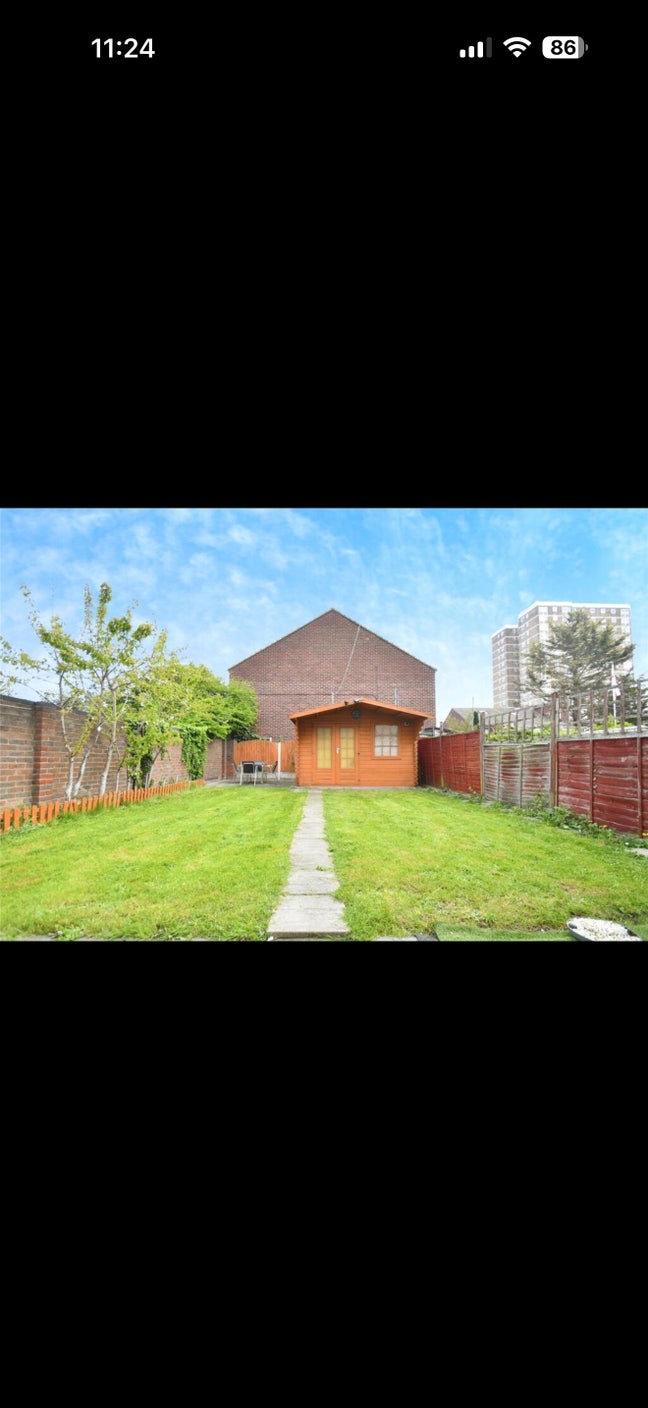 Private Room Available in shared house ~ Dagenham Main Photo