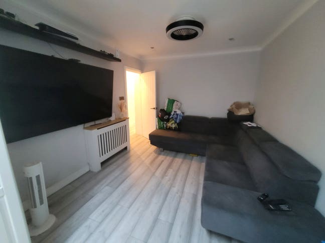 New Refurbished 2 bedroom flat  Main Photo