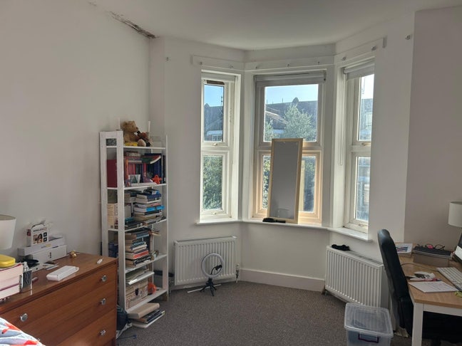 🏡 Spacious Double Room in a two-person home  Main Photo