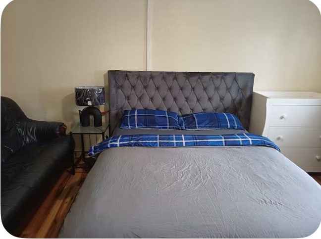 1 extra large double room and 1 single room to let Main Photo