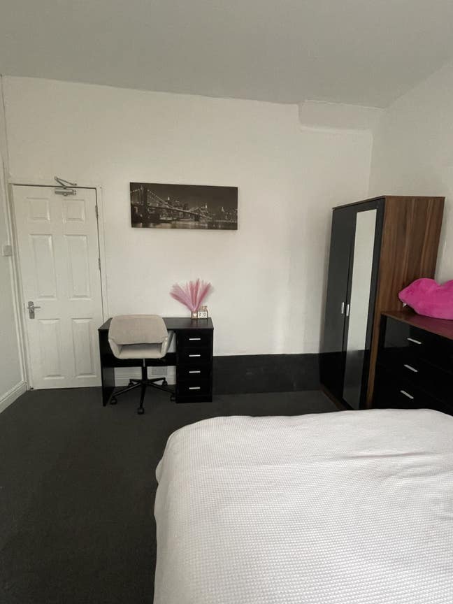 Double rooms available in a clean furnished house Main Photo