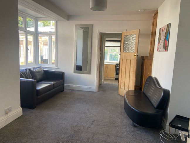 Double Rooms to Let in Shared House  Main Photo