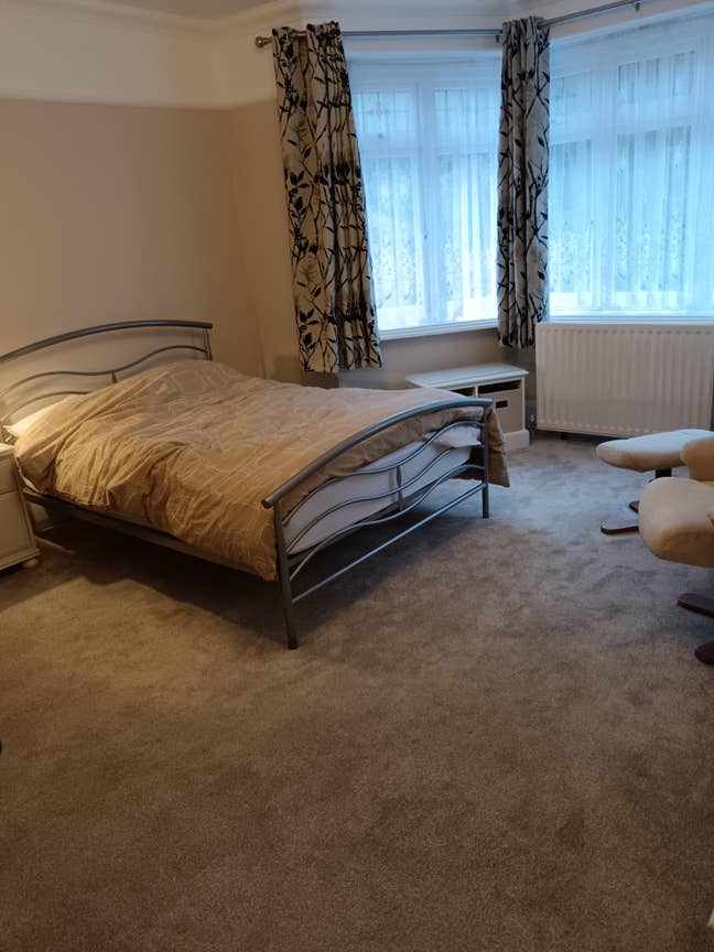 Beautiful new large room in character.homehome Main Photo