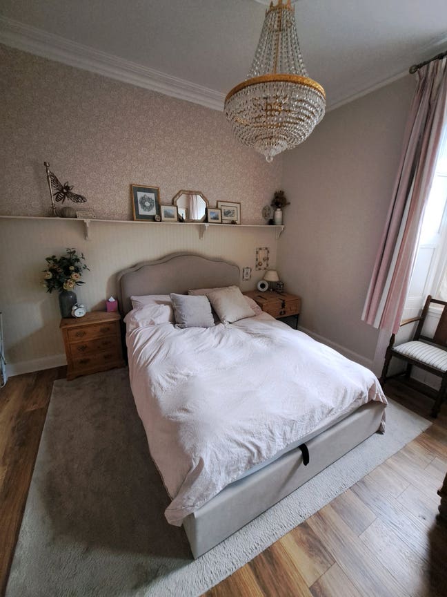 King size room available in 2 bed flat  Main Photo