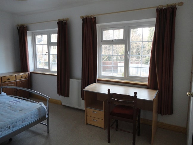 Double bedroom, All bills & council tax included Main Photo