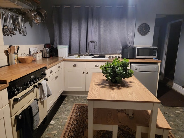 Charming bungalow in Compton Dundon.   Main Photo