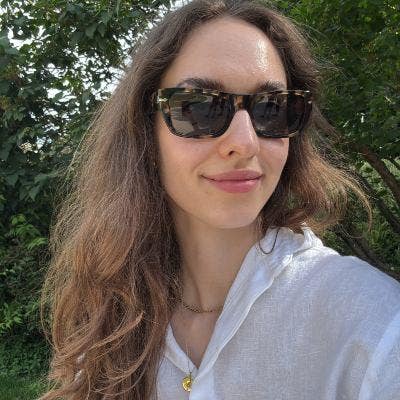 Female looking for room (short-term let) Main Photo