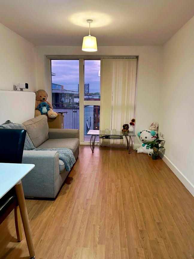  room available for short and long term Main Photo