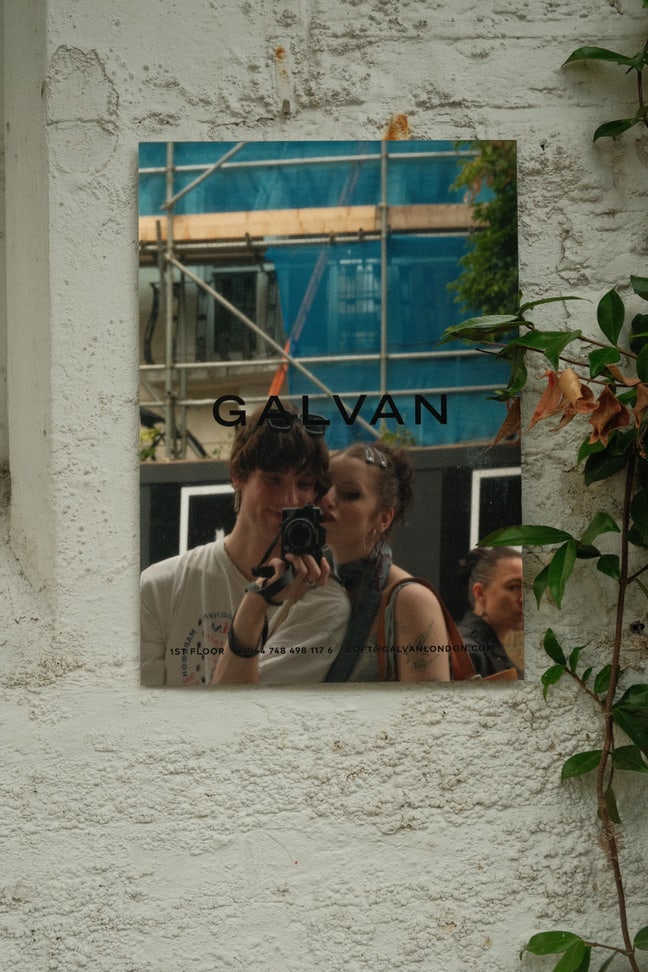 Room needed by professional couple Main Photo