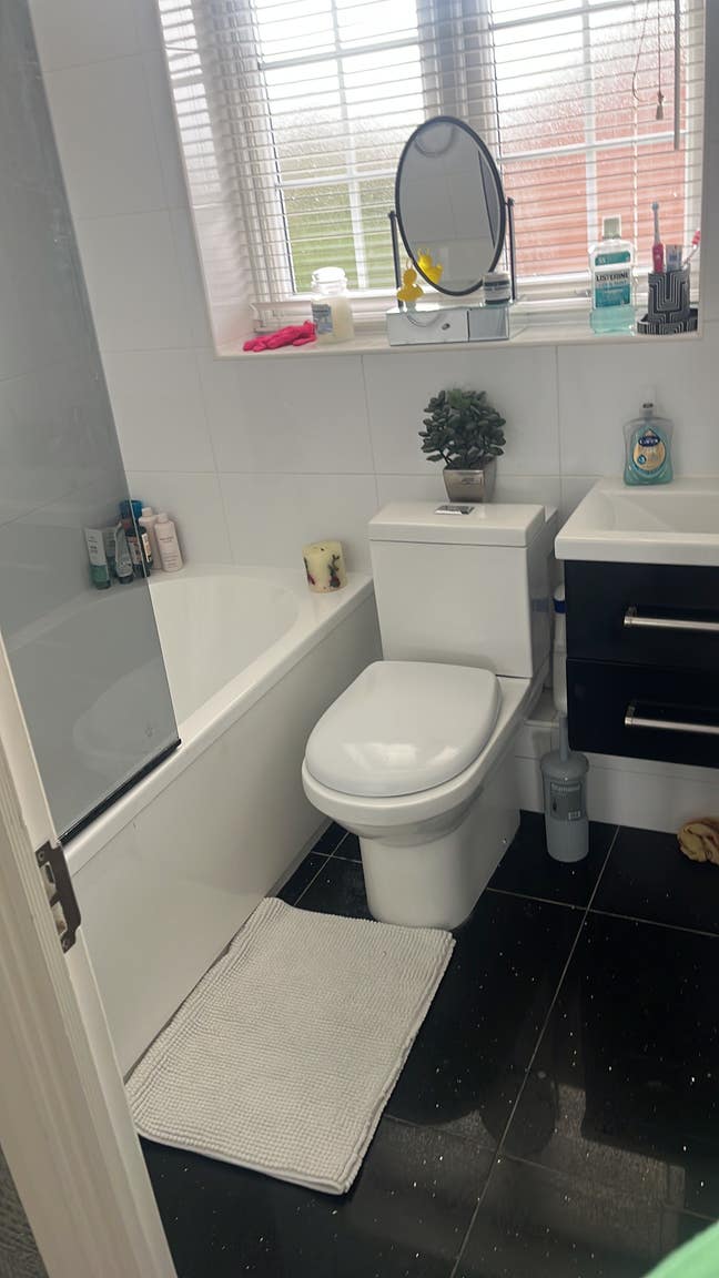 Double bedroom sunny and warm with large en-suite  Main Photo
