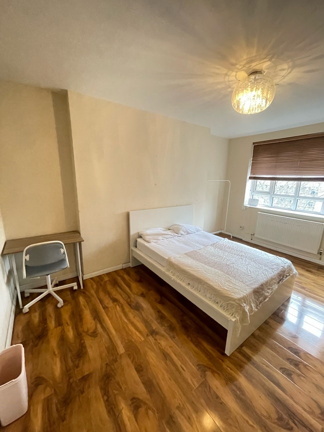 Double bedroom private balcony Fulham Broadway Main Photo