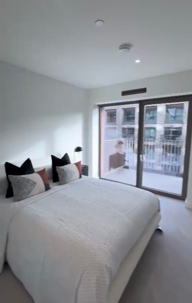 Flatmate needed in a luxury development in E16! Main Photo