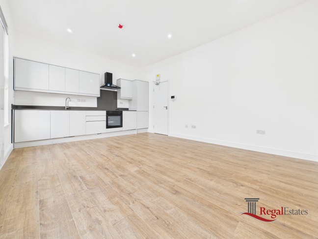Fully Refurbished Rooms to Rent in Kilburn NW6 Main Photo