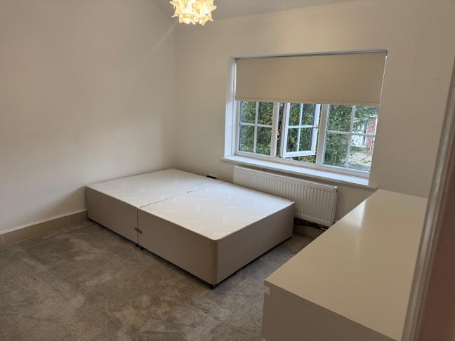 Double room in a nice, clean shared house Main Photo