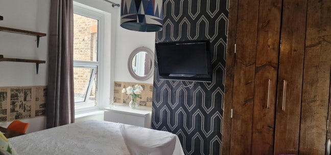 Stunning New Furbished Double Room  Main Photo