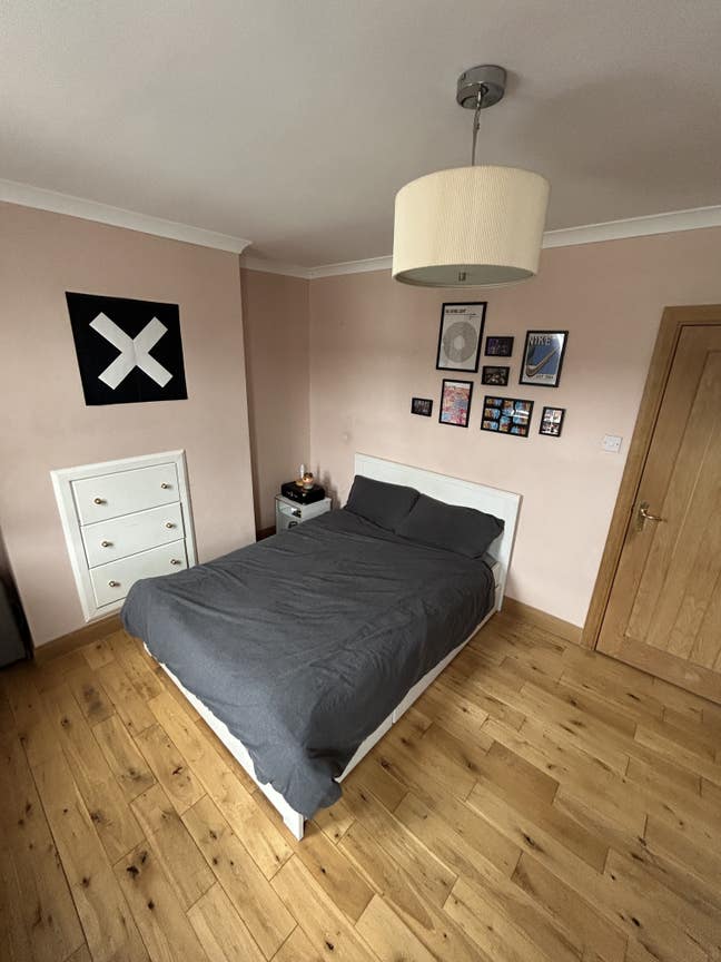 Spacious Double Bedroom Available! Main Photo
