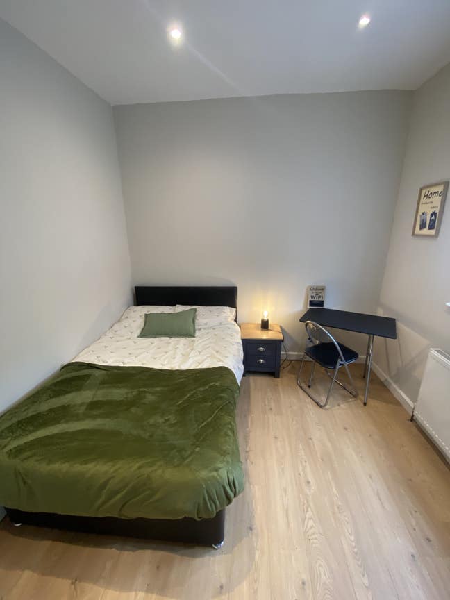 Fabulous refurbished En-suite double room  Main Photo