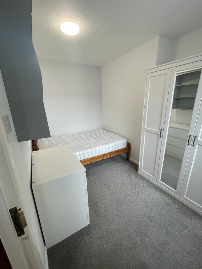 Bright double room in a lovely shared house Main Photo
