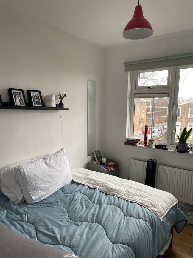 A naturally bright and cosy double room available  Main Photo