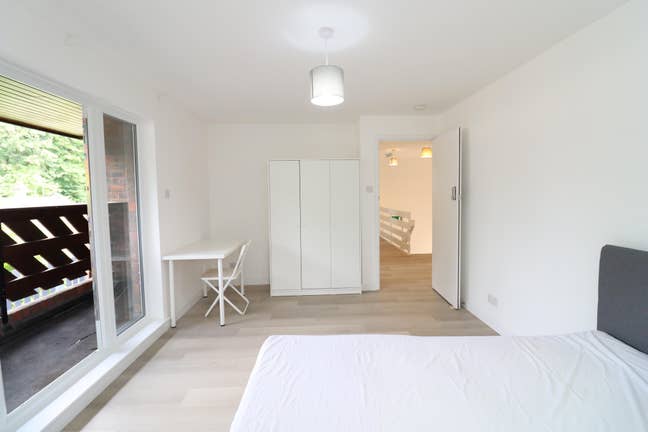 4 Beautiful Rooms in Shoredich! Central Line! Main Photo