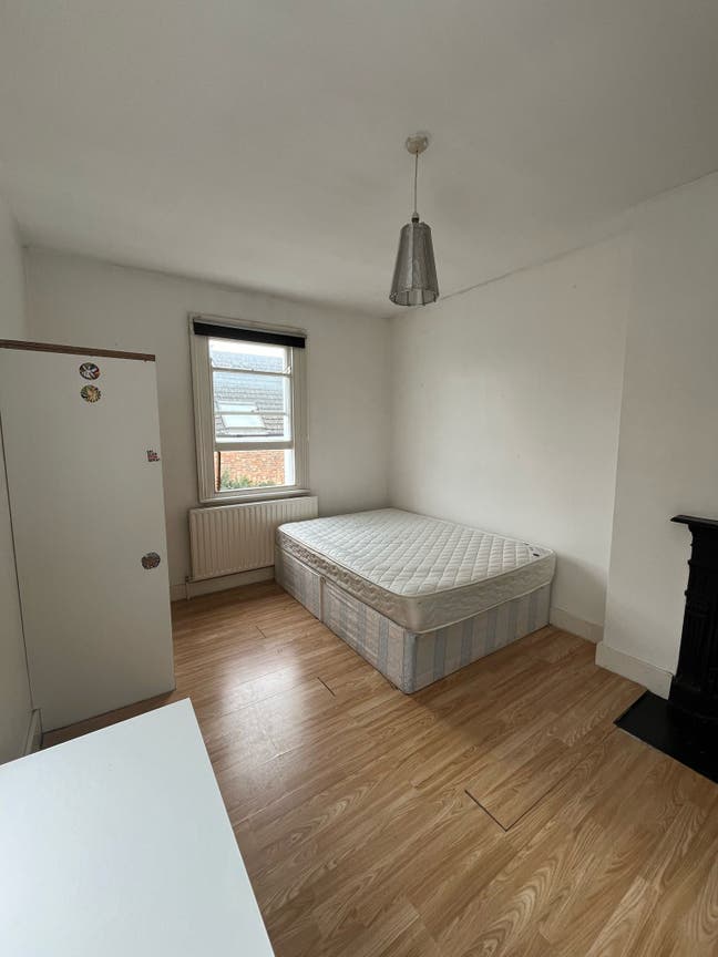 Bright Room Available in Peaceful Shared House-SE4 Main Photo