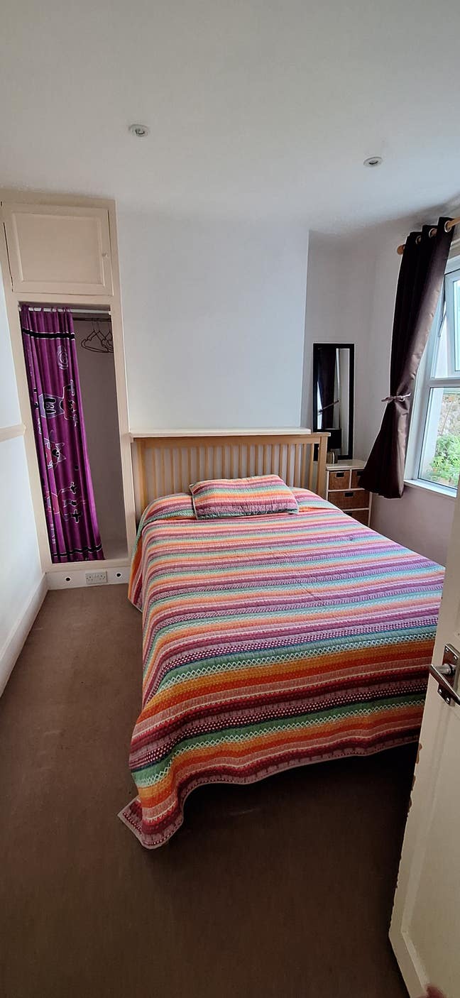 Double room to lodge in a small 2 bed flat with ga Main Photo