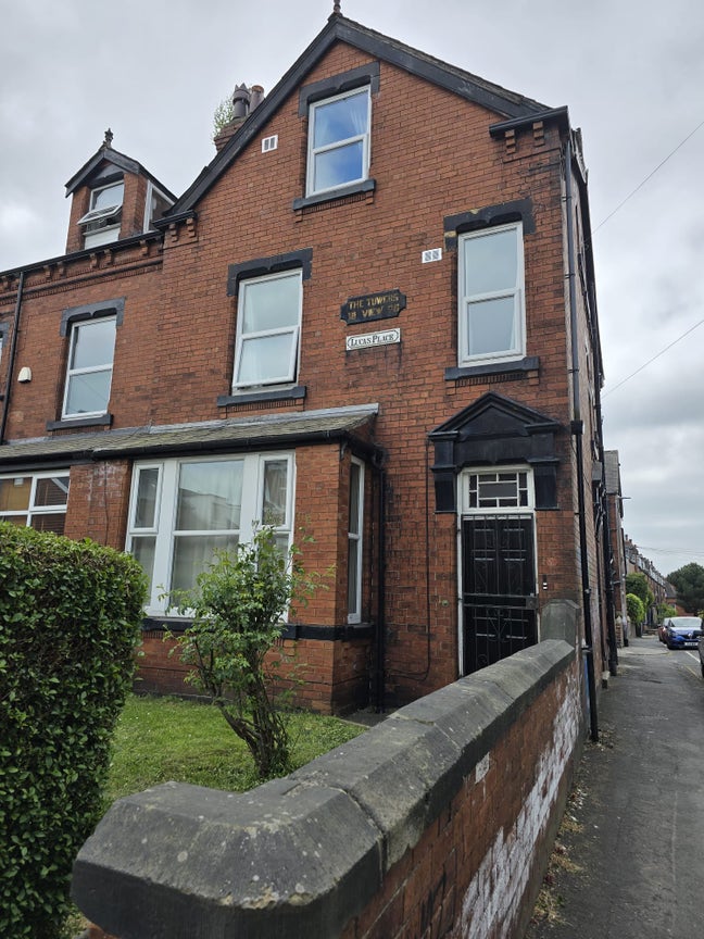 Houseshare - Stunning 7 large bedrooms in Woodhous Main Photo