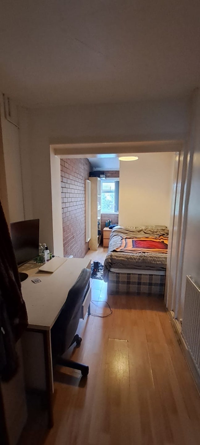 Looking for a student to take over my tenancy x Main Photo