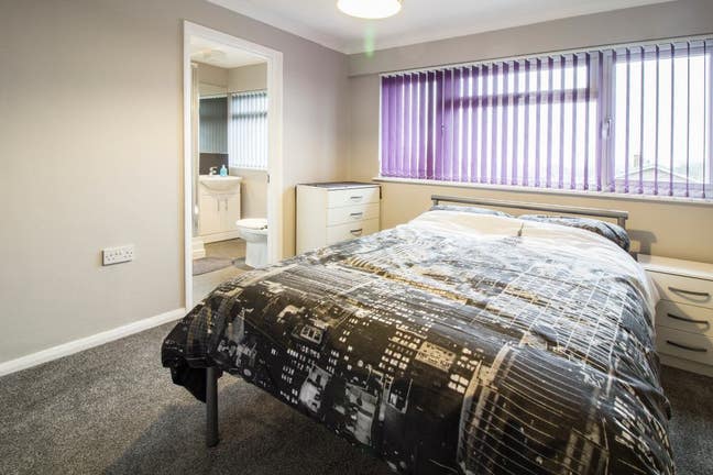 West - East Malling, Kings Hill. En-suite double.  Main Photo