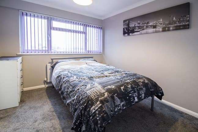 West - East Malling, Kings Hill. En-suite double.  Main Photo