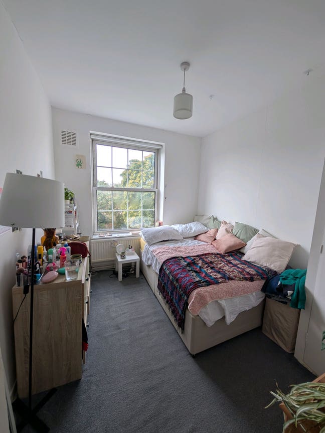 Bright double room  in friendly 3 bed flat  Main Photo