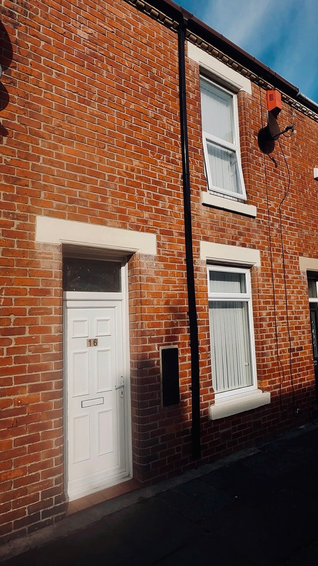 Large double room to rent in Furnished house  Main Photo